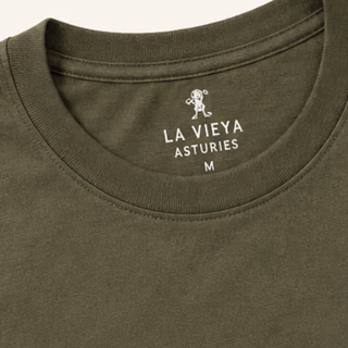 Camisetes de La Vieya doblaes, amosando'l texíu de 100% algodón